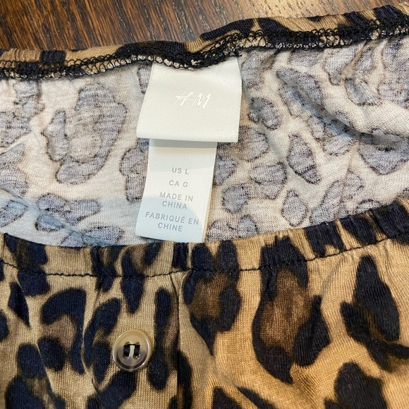 H&M off the shoulder leopard print top - Picture 2 of 3